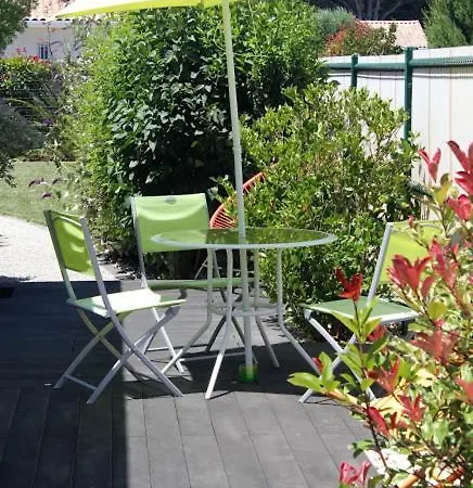 D'hotes Aube De Lune Bed & Breakfast 3*